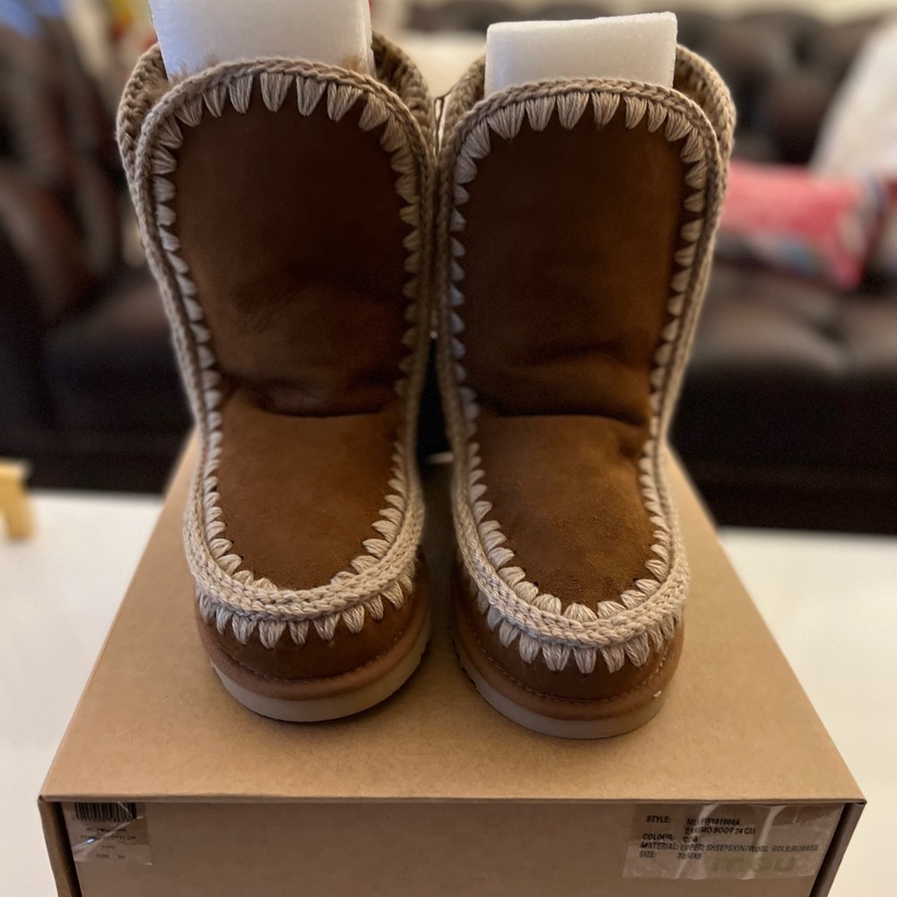 NIB Mou Eskimo 24 Boots, size 39/8